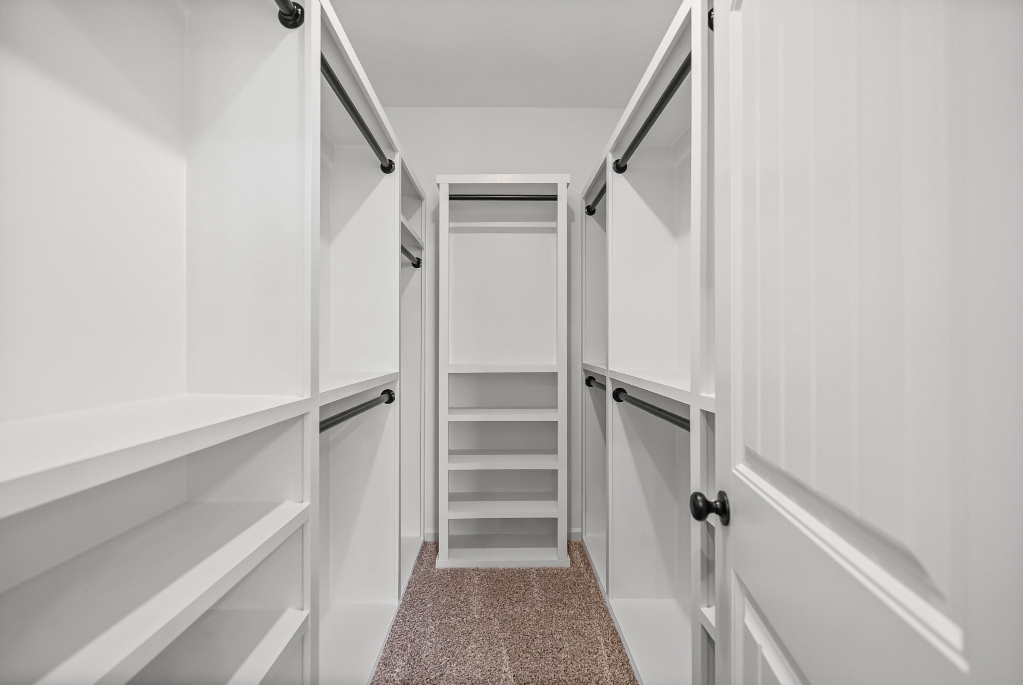 612 Hill Road Clarksville, TN 37040 - Photo 22 of 44 a view of walk in closet