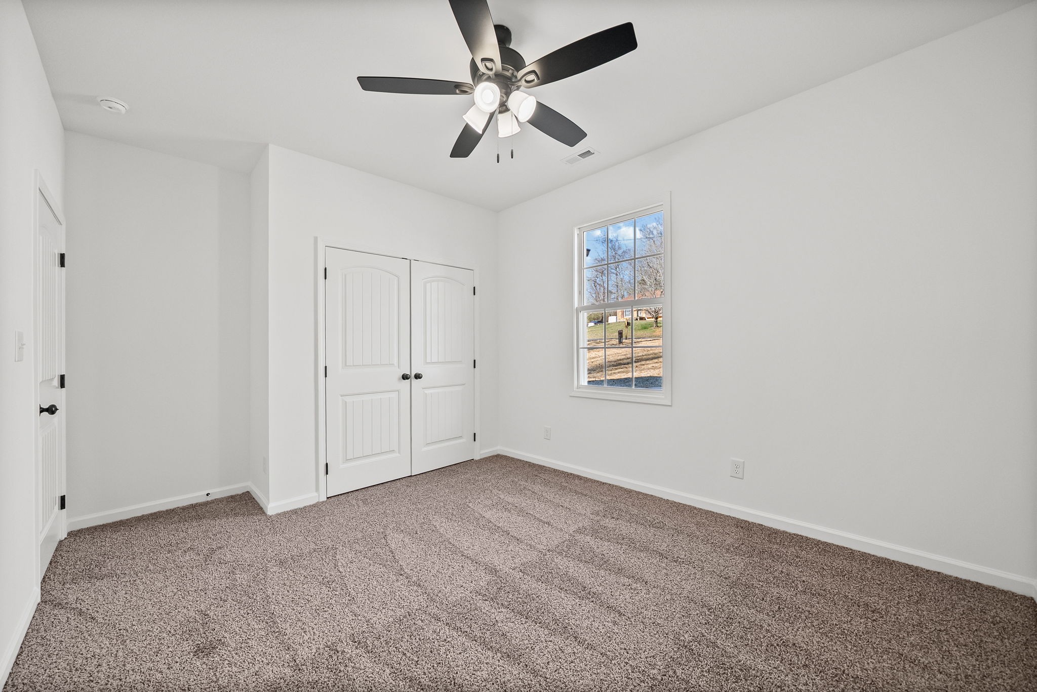 612 Hill Road Clarksville, TN 37040 - Photo 24 of 44 an empty room with windows and fan
