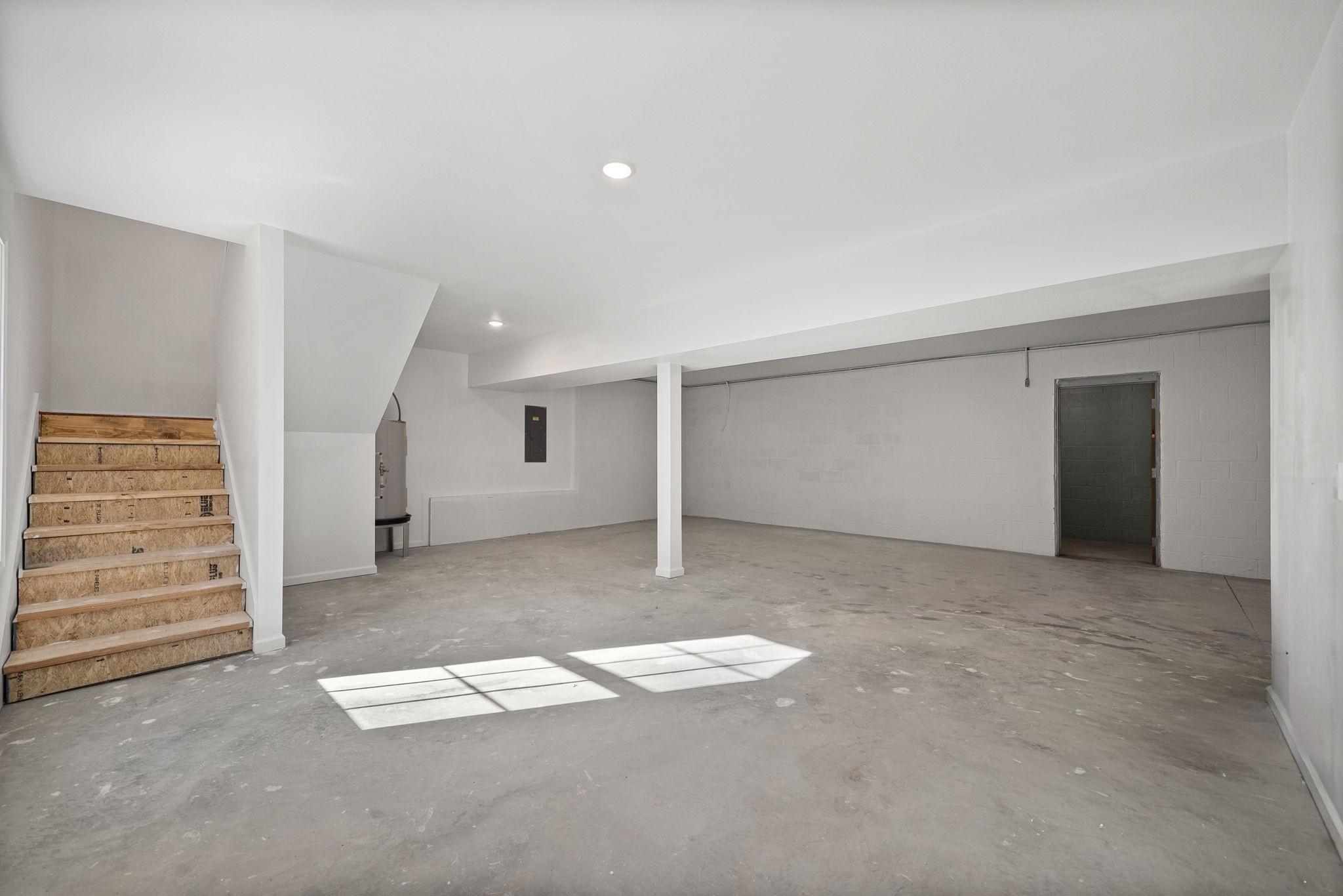612 Hill Road Clarksville, TN 37040 - Photo 32 of 44 an empty room with a hallway