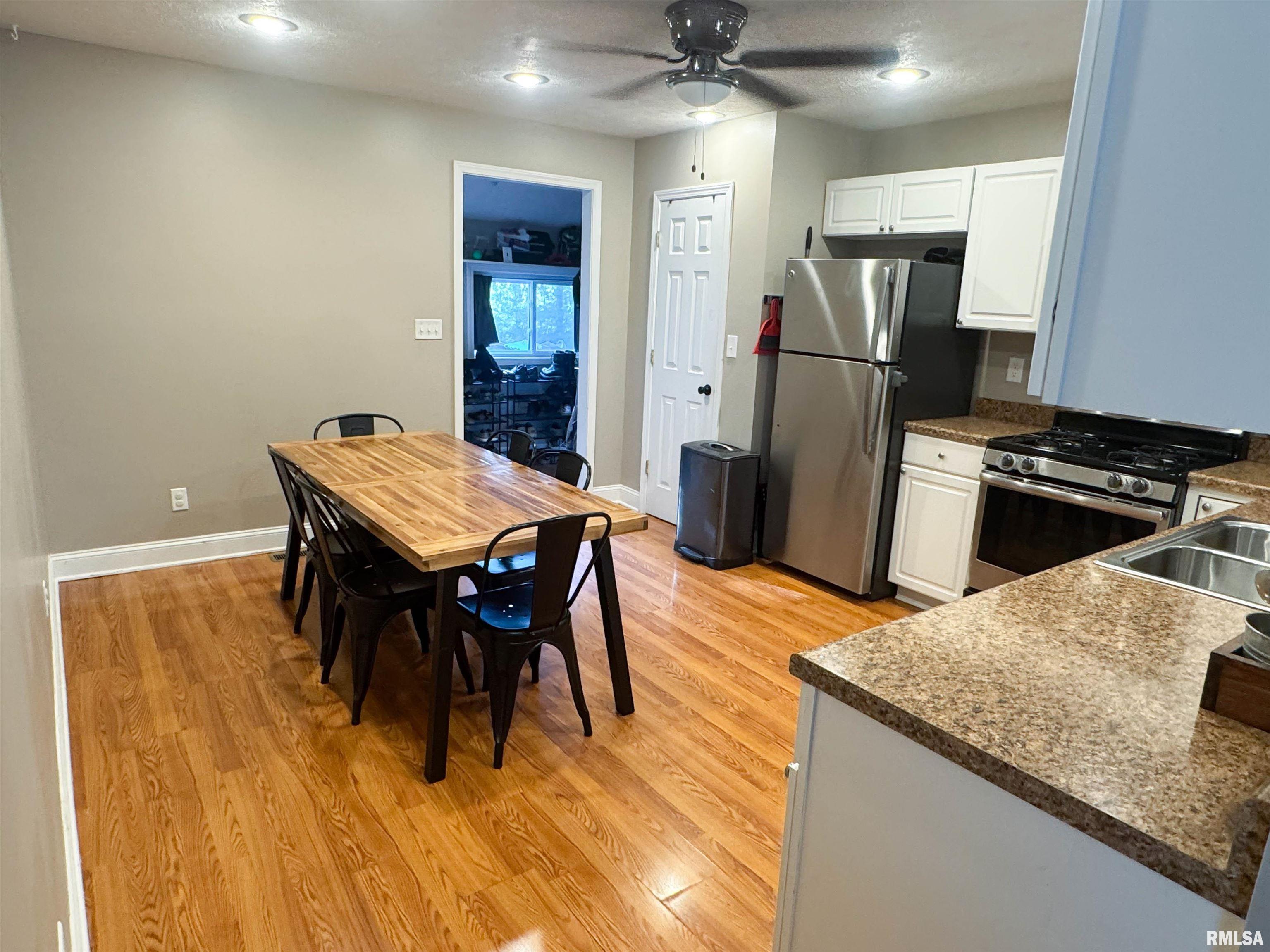 311 South Locust Street Jonesboro, IL 62952 - Photo 10 of 33