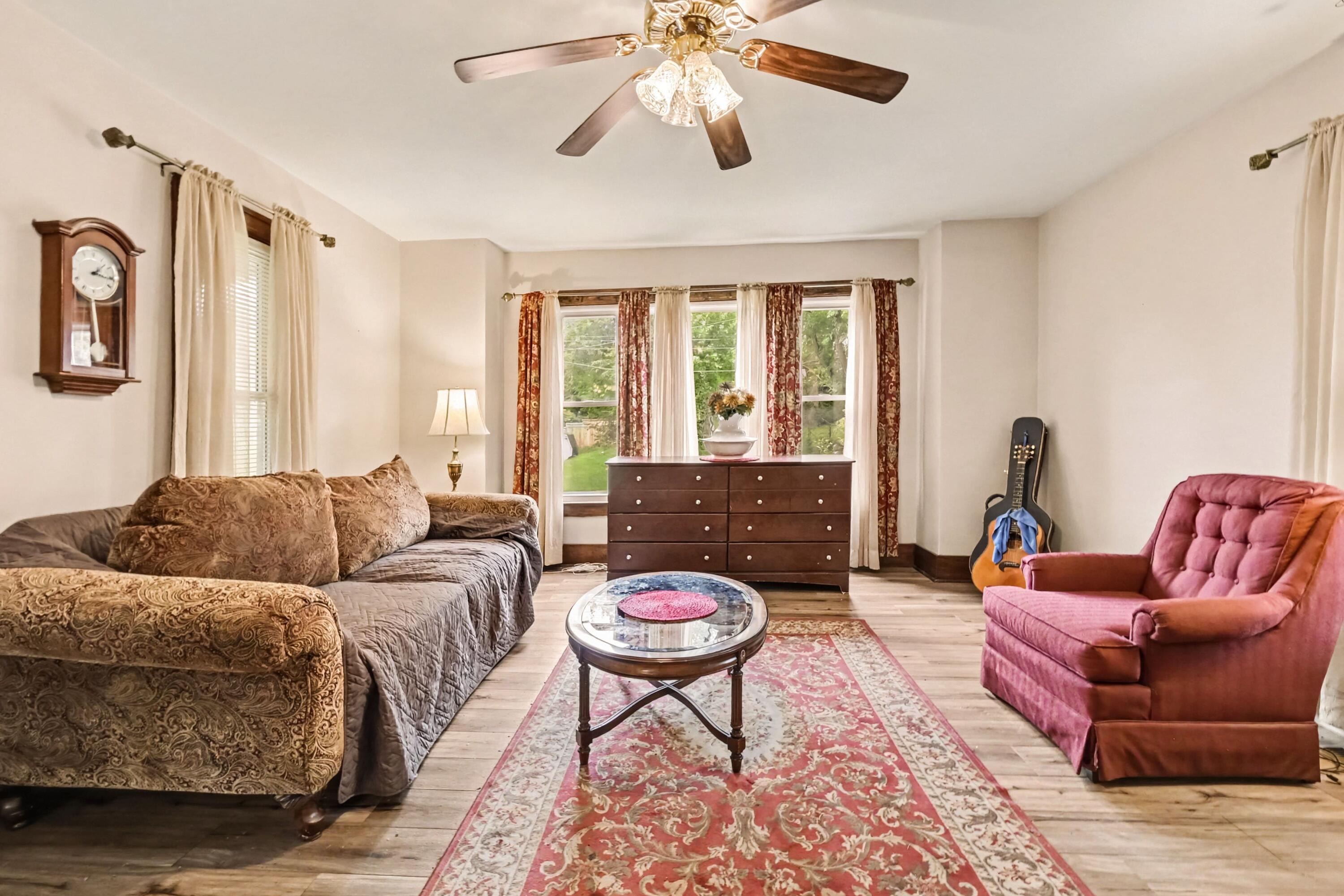 310 Fleming Street Howell, MI 48843 - Photo 4 of 24 008_file_8067