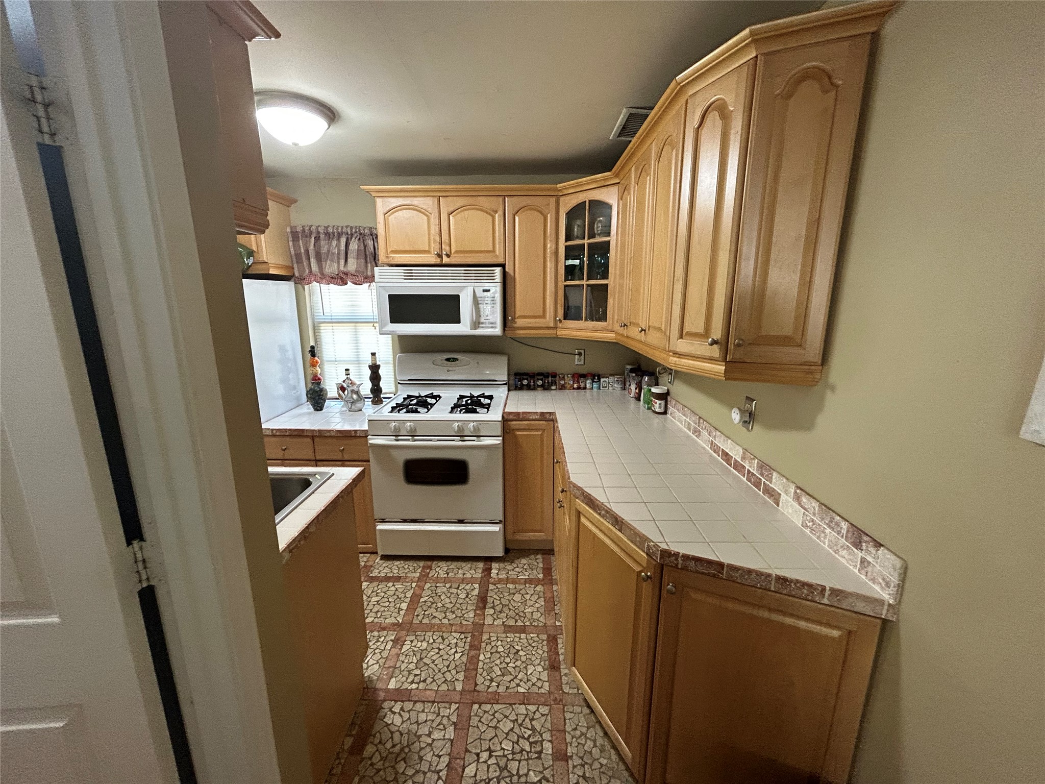 4812 Avenue G, Unit B Austin, TX 78751 - Photo 5 of 13 a kitchen with a stove a sink and a refrigerator