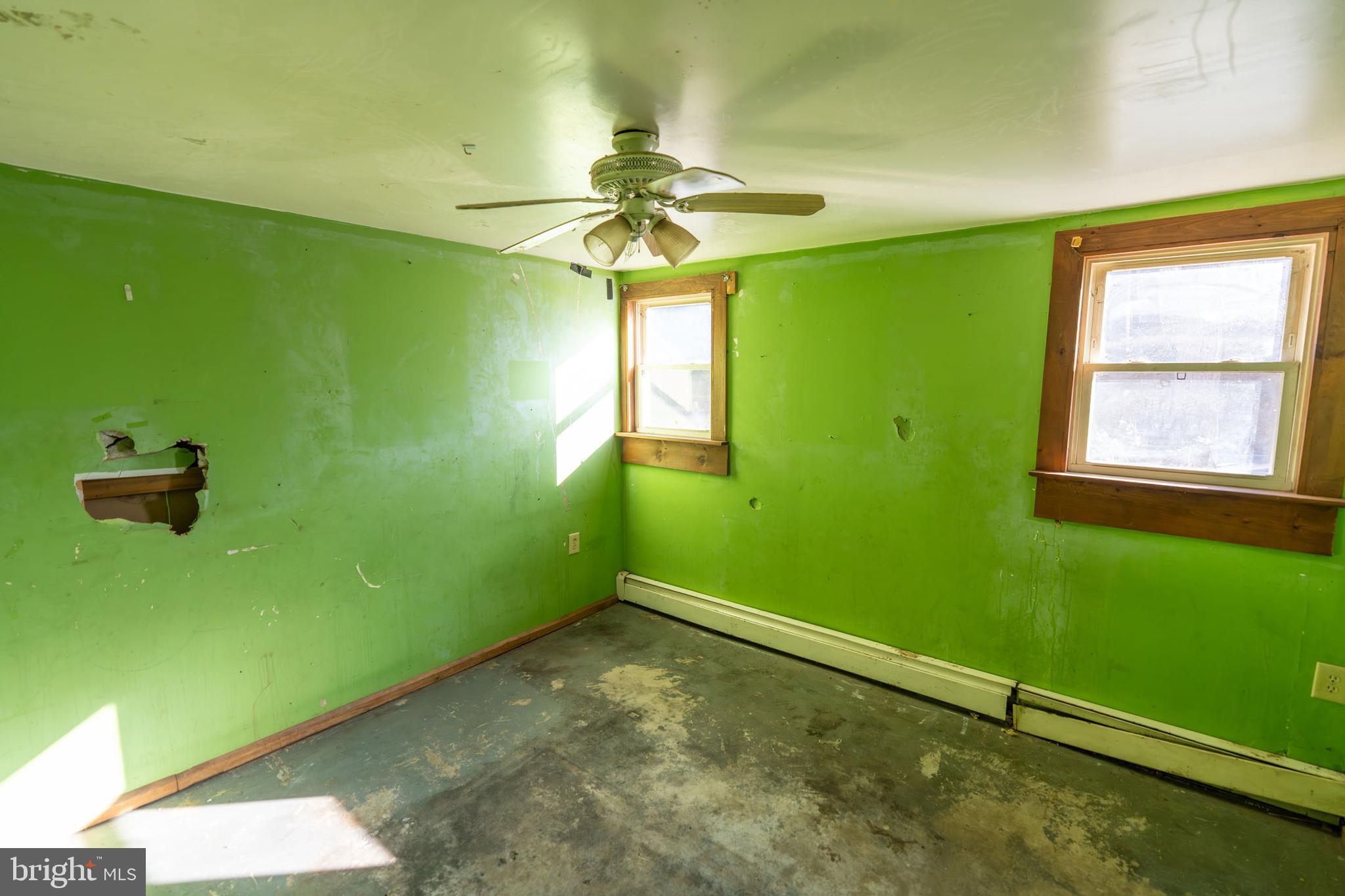 142 River Road Pequea, PA 17565 - Photo 15 of 35 a view of empty room with window and fan