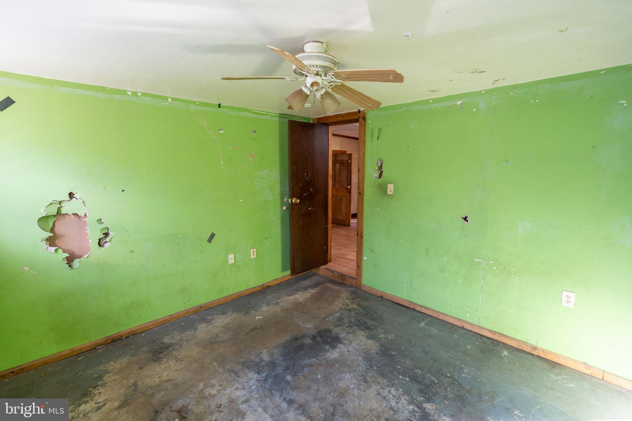 142 River Road Pequea, PA 17565 - Photo 16 of 35 a view of a big room with windows