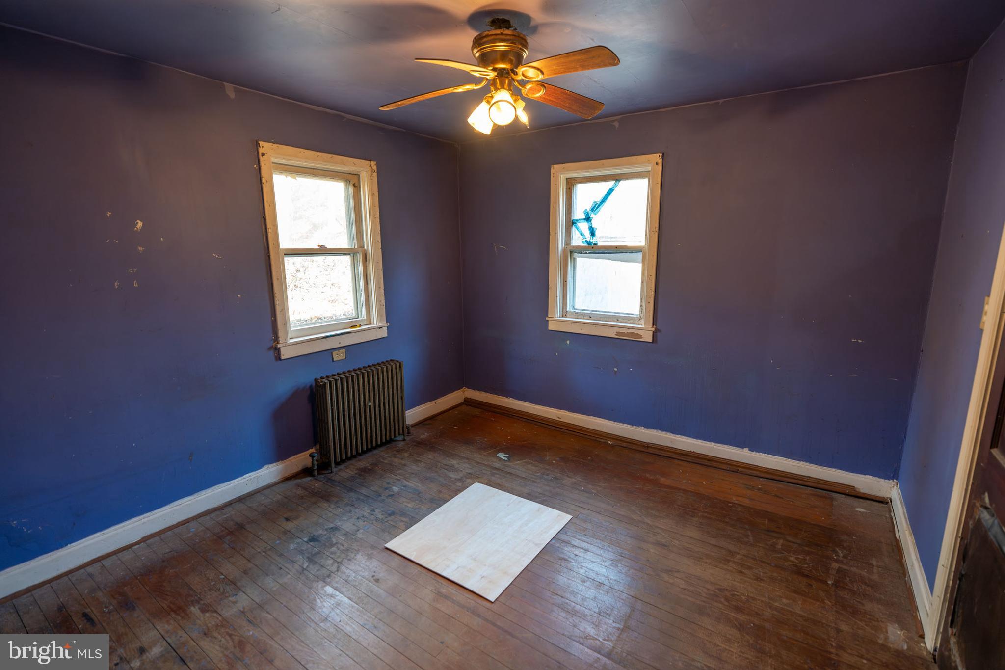 142 River Road Pequea, PA 17565 - Photo 19 of 35 an empty room with windows and fan