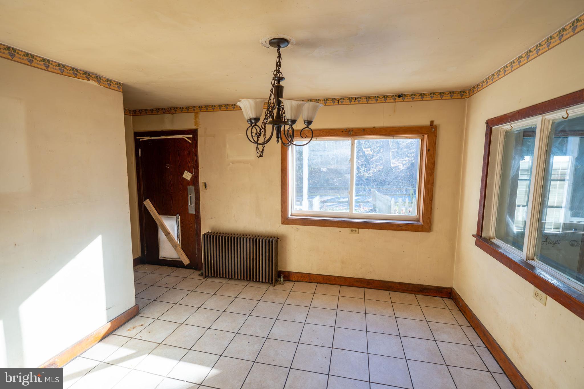 142 River Road Pequea, PA 17565 - Photo 7 of 35 a view of an empty room and window