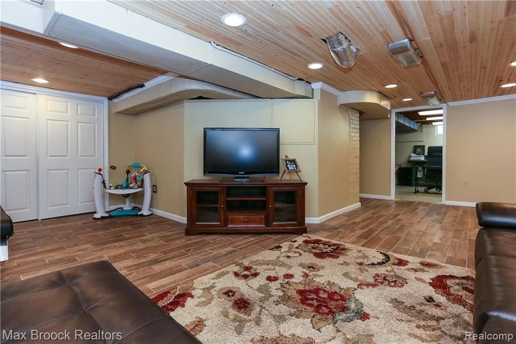 1271 Cambridge Road Berkley, MI 48072 - Photo 28 of 36