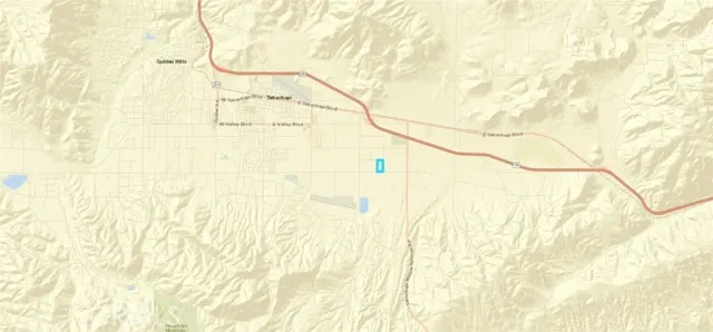 8 Highline Tehachapi, CA 93561 - Photo 10 of 18 a bathroom with a bathtub