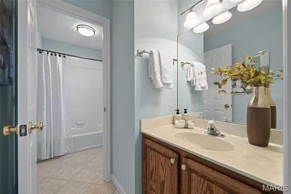 $800,000 | 9583 East Vista Drive, Hillsboro, MO 63050