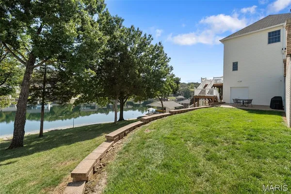 $800,000 | 9583 East Vista Drive, Hillsboro, MO 63050