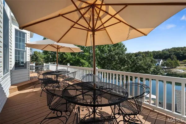 $800,000 | 9583 East Vista Drive, Hillsboro, MO 63050