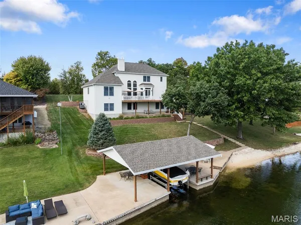 $800,000 | 9583 East Vista Drive, Hillsboro, MO 63050