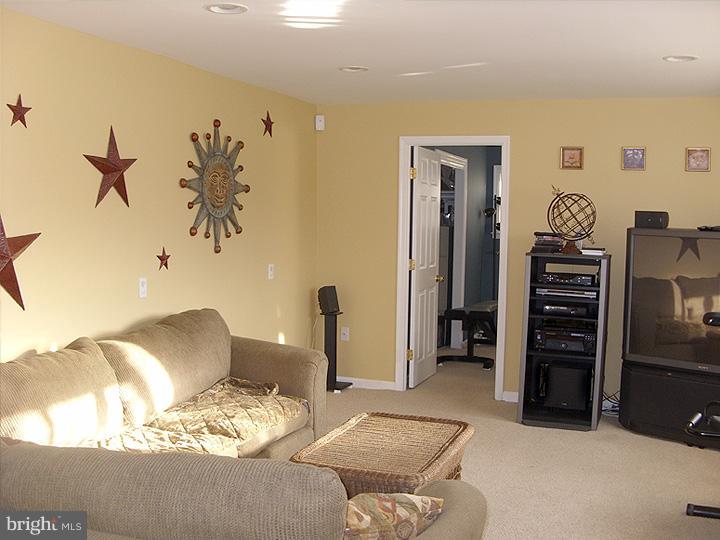 835 Chatfield Road Warrington, PA 18976 - Photo 7 of 20 Gallery Image 7