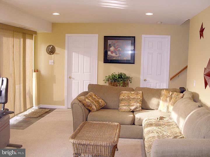 835 Chatfield Road Warrington, PA 18976 - Photo 8 of 20 Gallery Image 8