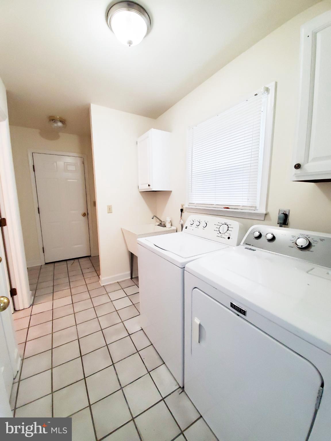 311 A Union Avenue, Unit A Salisbury, MD 21801 - Photo 11 of 38 a utility room with dryer and washer