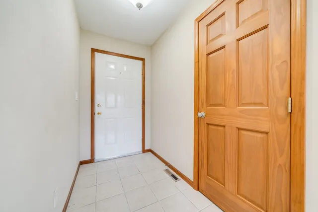 a view of a house with backyard and garden