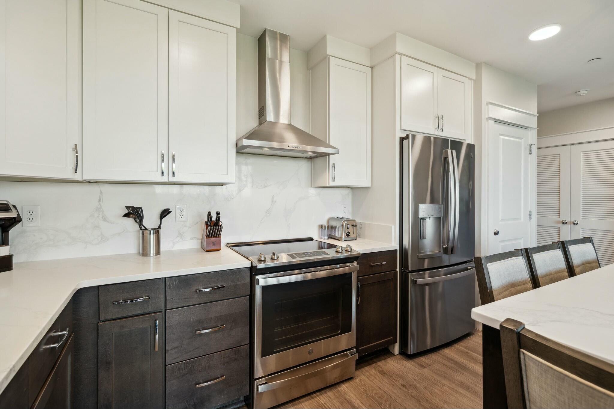 202 Henderson Resort Way, Unit 1204 Destin, FL 32541 - Photo 10 of 29 a kitchen with a stove and a refrigerator