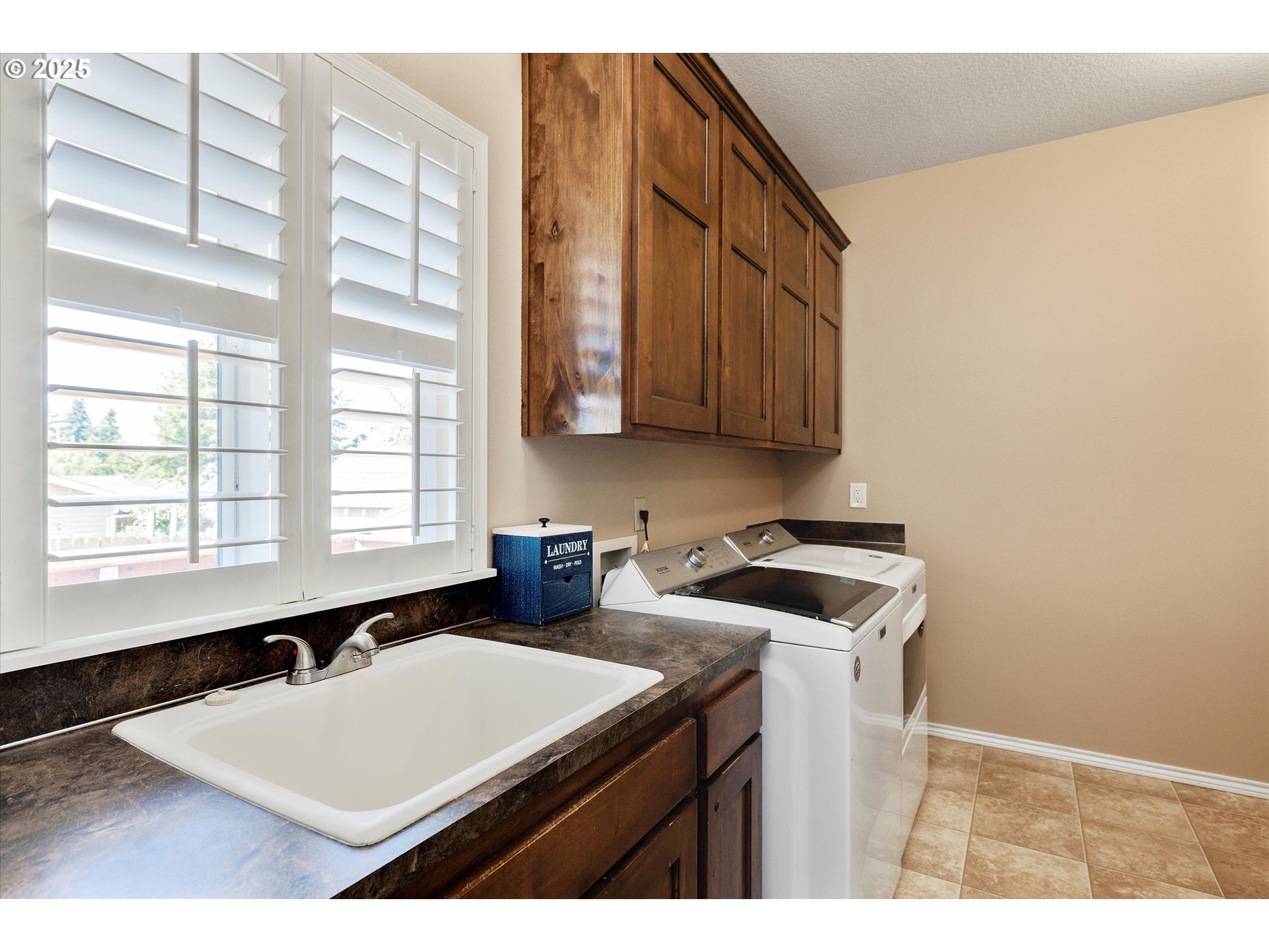 125 Telford Road Oregon City, OR 97045 - Photo 21 of 42 a kitchen with a sink a stove and a microwave