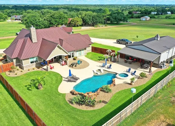 $849,500 | 262 County Road 002, Hallettsville, TX 77964