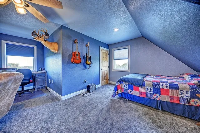 $929,000 | 262 County Road 002, Hallettsville, TX 77964