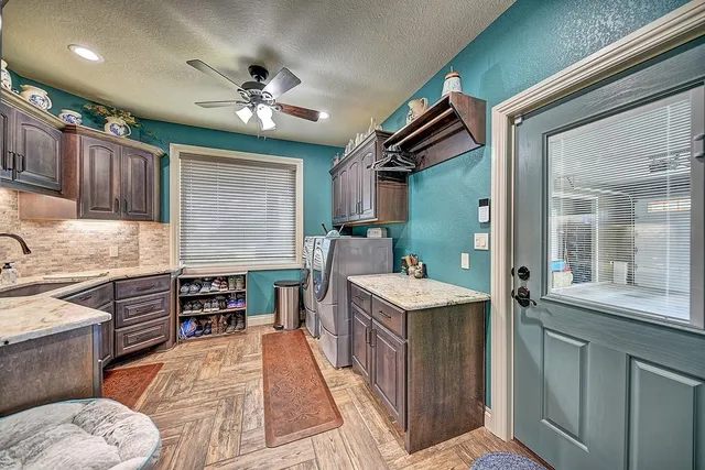 $929,000 | 262 County Road 002, Hallettsville, TX 77964