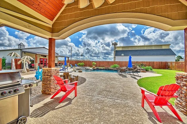 $929,000 | 262 County Road 002, Hallettsville, TX 77964