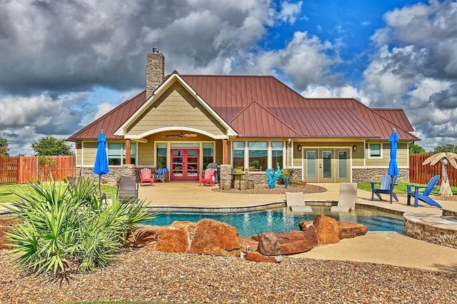 $929,000 | 262 County Road 002, Hallettsville, TX 77964