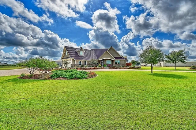 $929,000 | 262 County Road 002, Hallettsville, TX 77964