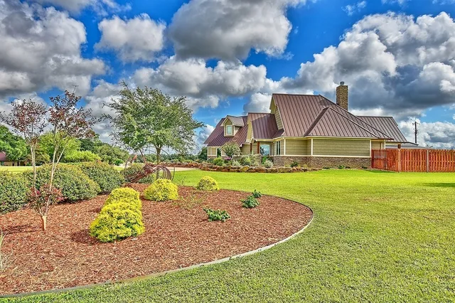 $929,000 | 262 County Road 002, Hallettsville, TX 77964