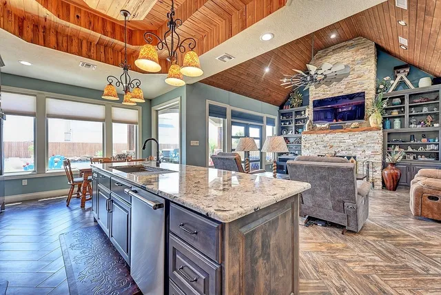 $929,000 | 262 County Road 002, Hallettsville, TX 77964