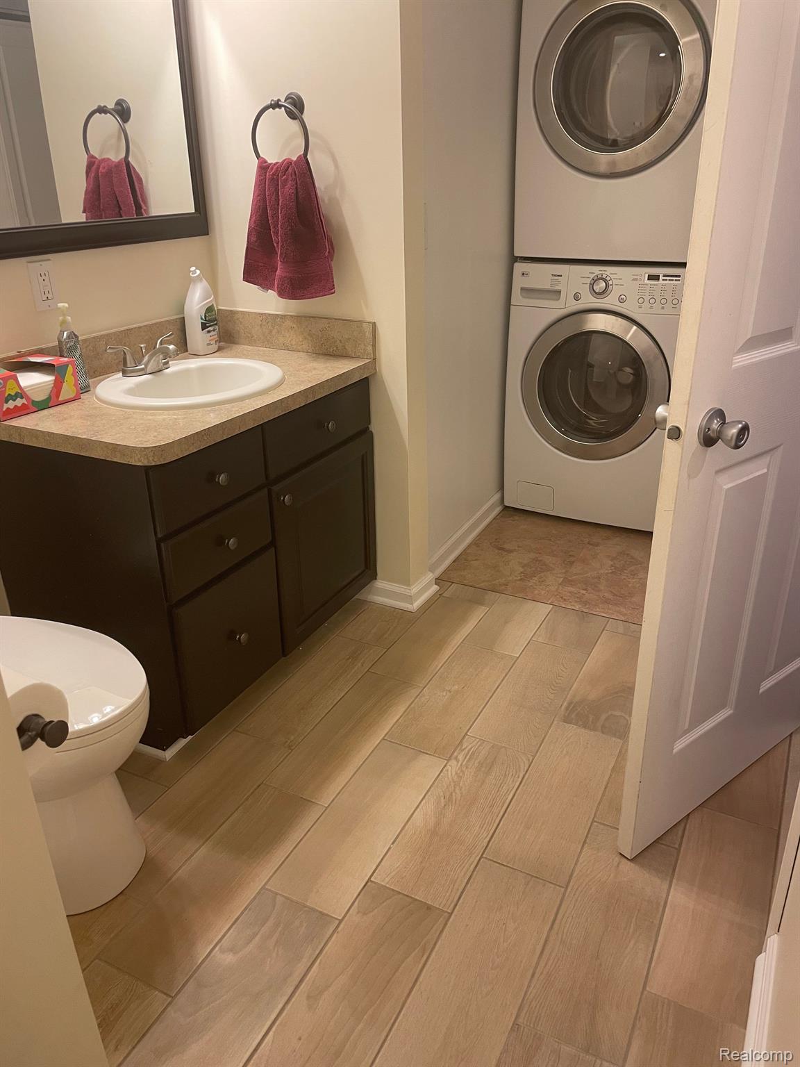 5263 Diehl Road Metamora, MI 48455 - Photo 30 of 45 Full bathroom with stacked washer & dryer
