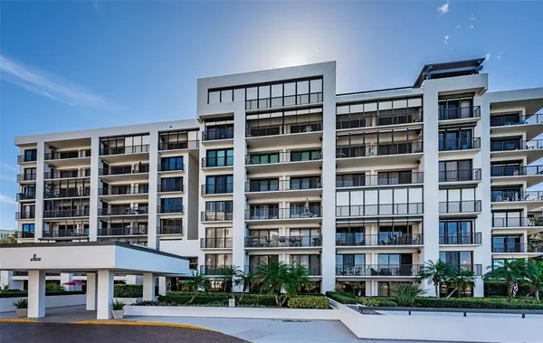 $3,500 | 6 Belleview Boulevard, Unit 306, Belleair, FL 33756