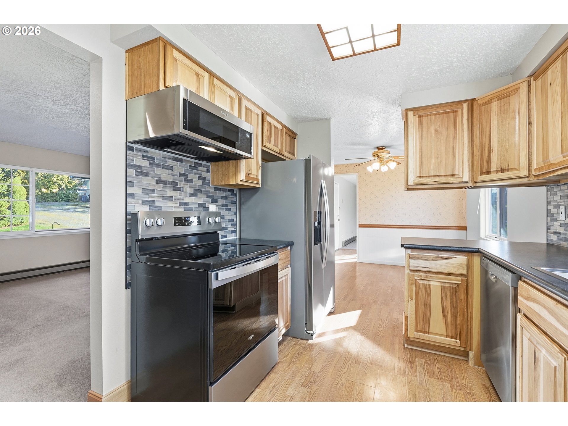 18630 Southeast Sunnyside Road Damascus, OR 97089 - Photo 11 of 37 Kitchen