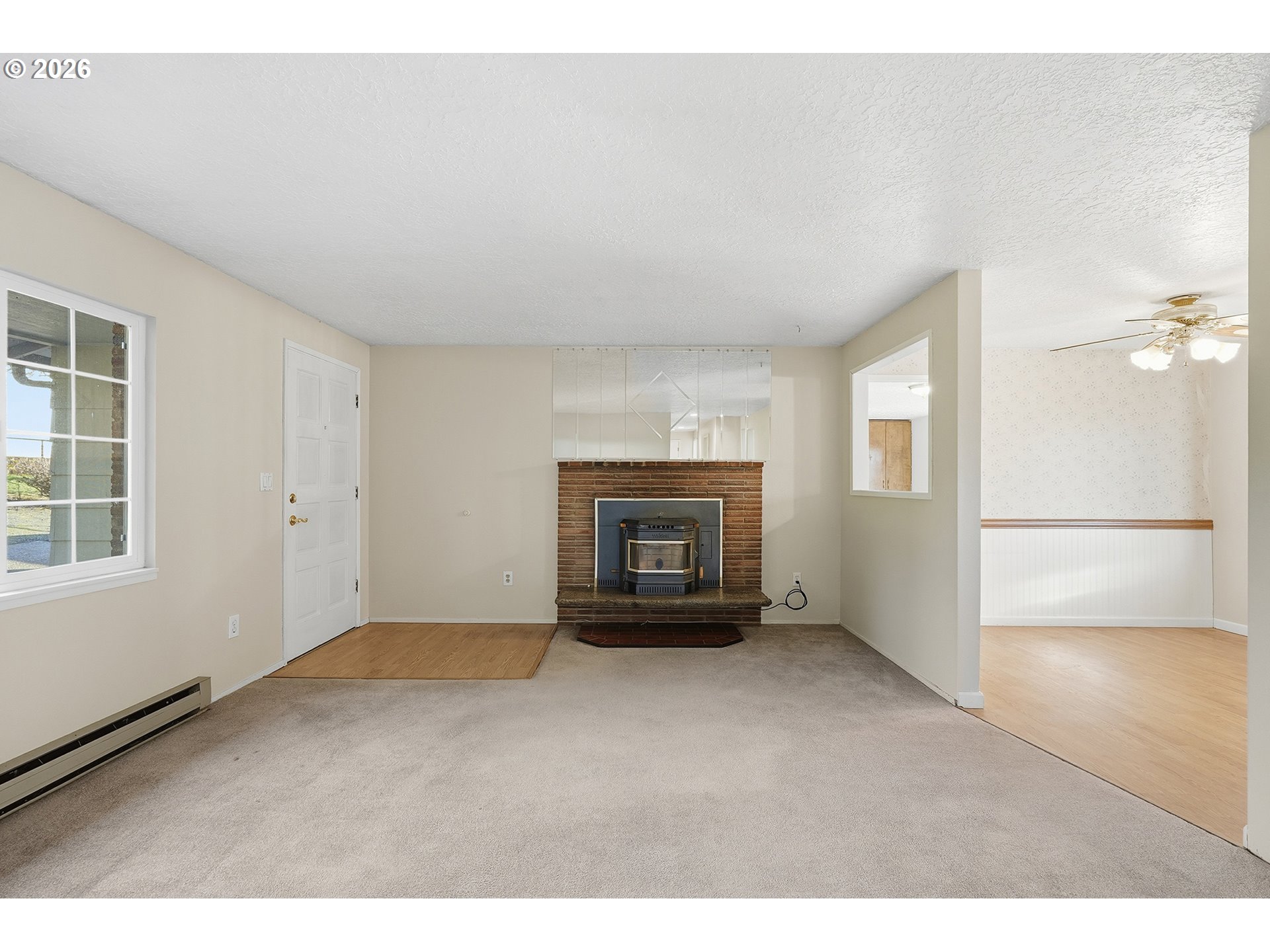 18630 Southeast Sunnyside Road Damascus, OR 97089 - Photo 6 of 37 Living Room