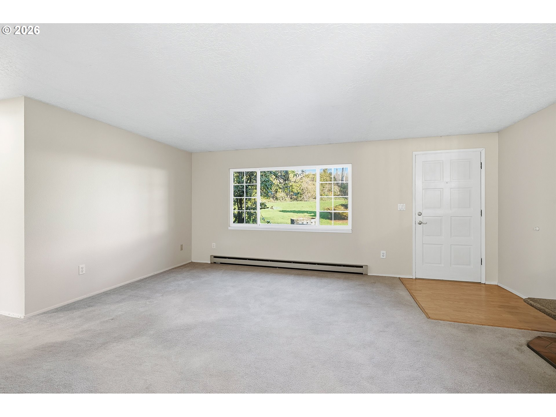 18630 Southeast Sunnyside Road Damascus, OR 97089 - Photo 8 of 37 Living Room/Entrance