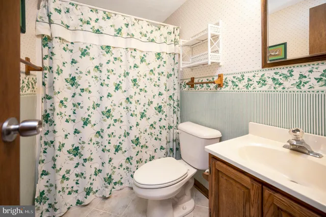 a view of a yard in front of a house