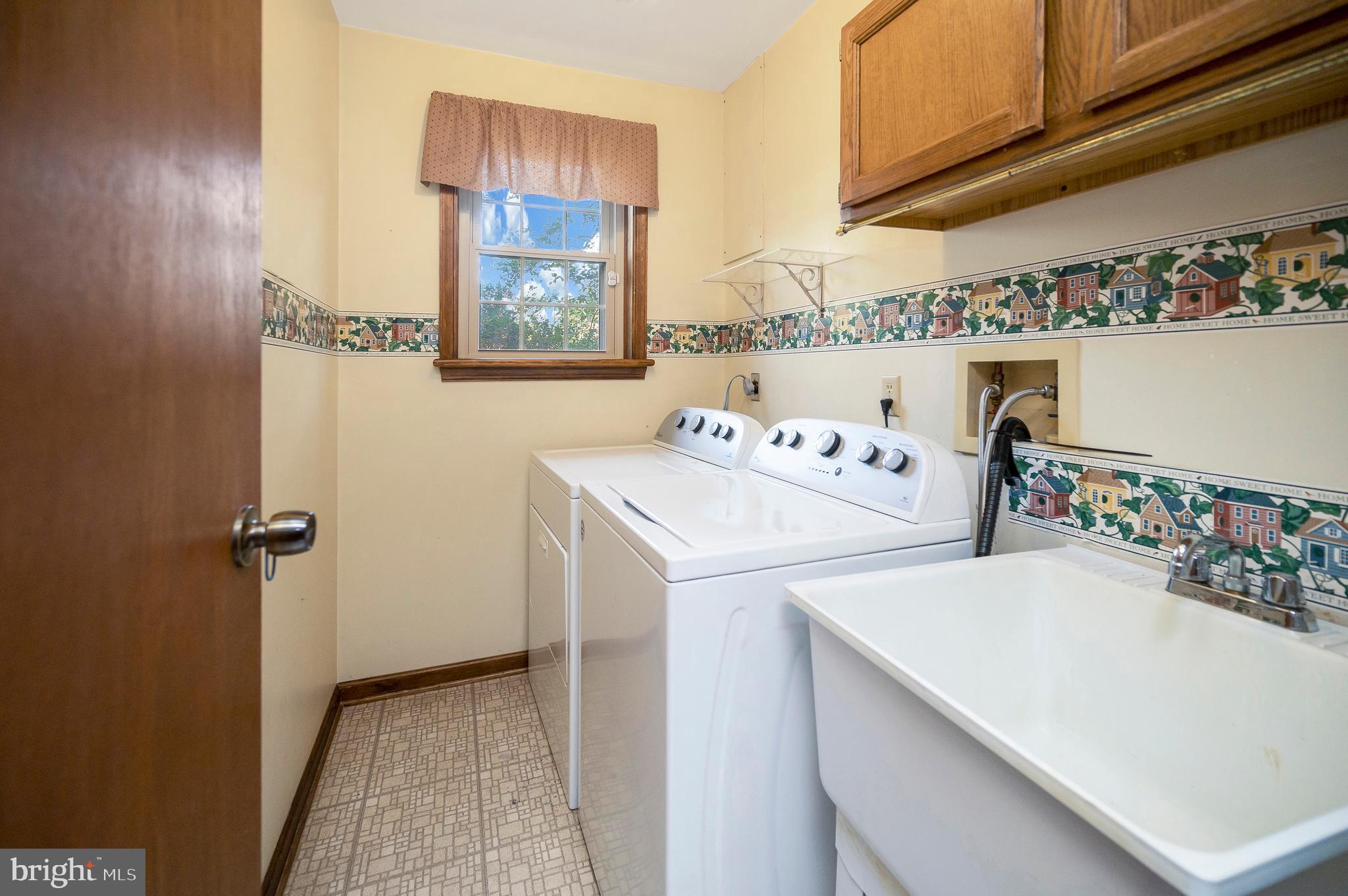 104 Appleview Court Locust Grove, VA 22508 - Photo 32 of 65 a utility room with dryer and washer