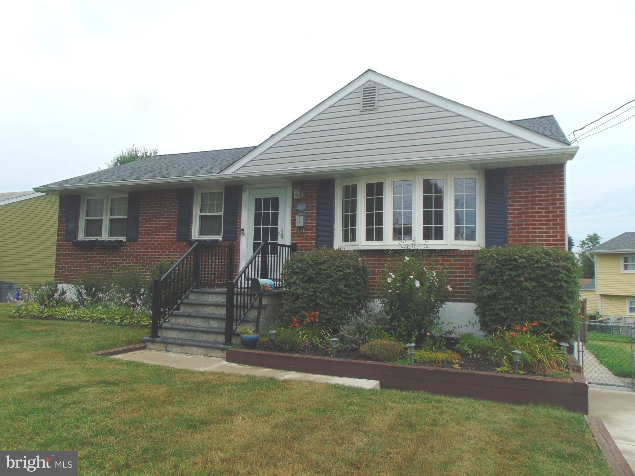 243 Creek Road Bellmawr, NJ 08031 - Photo 4 of 31 FRONT