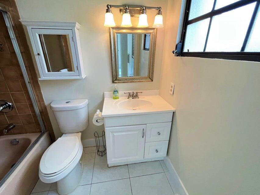 126 3rd Lane Key Largo, FL 33037 - Photo 7 of 23 Primary Bath