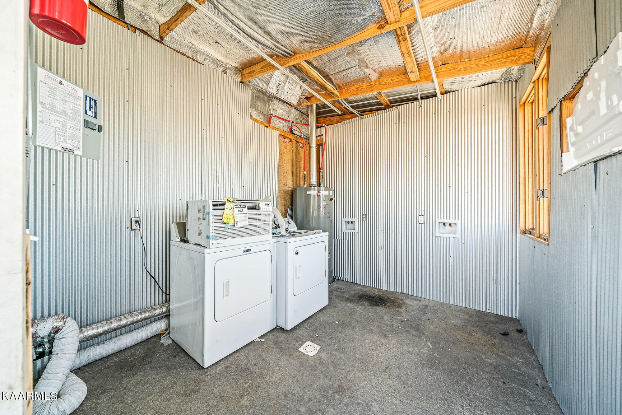1037 Austin Road Sparta, TN 38583 - Photo 26 of 32 a utility room with dryer and washer