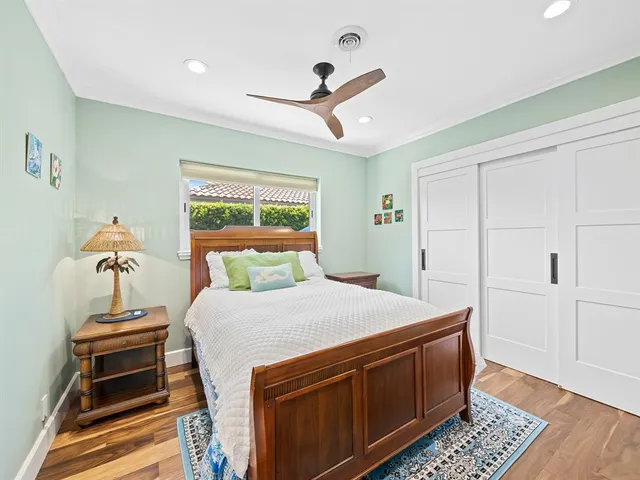 a view of house with outdoor seating space