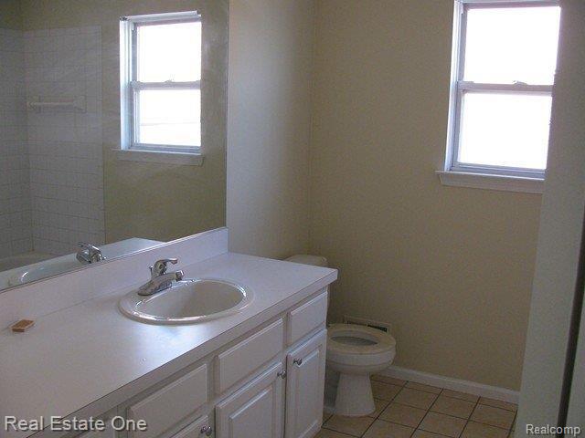 1 Devonshire Road Pleasant Ridge, MI 48069 - Photo 16 of 19 2nd Floor Bath