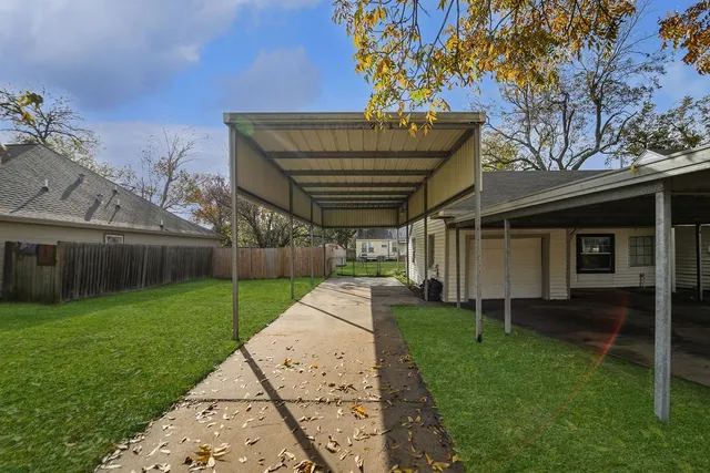 a view of a back yard of the house