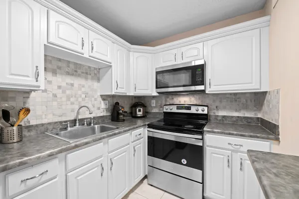 $115,000 | 5180 East Sabal Palm Boulevard, Unit 239, Tamarac, FL 33319