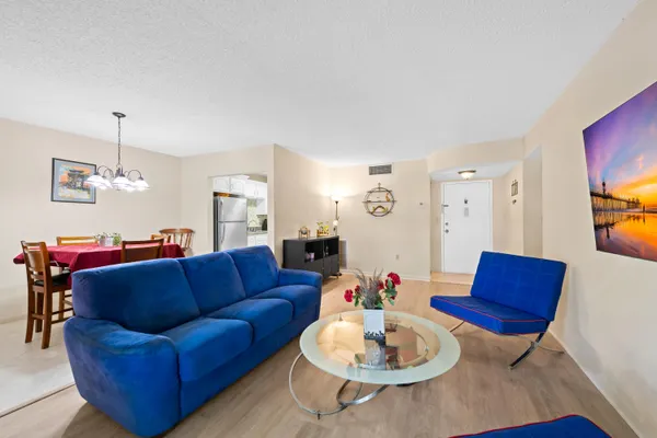 $115,000 | 5180 East Sabal Palm Boulevard, Unit 239, Tamarac, FL 33319