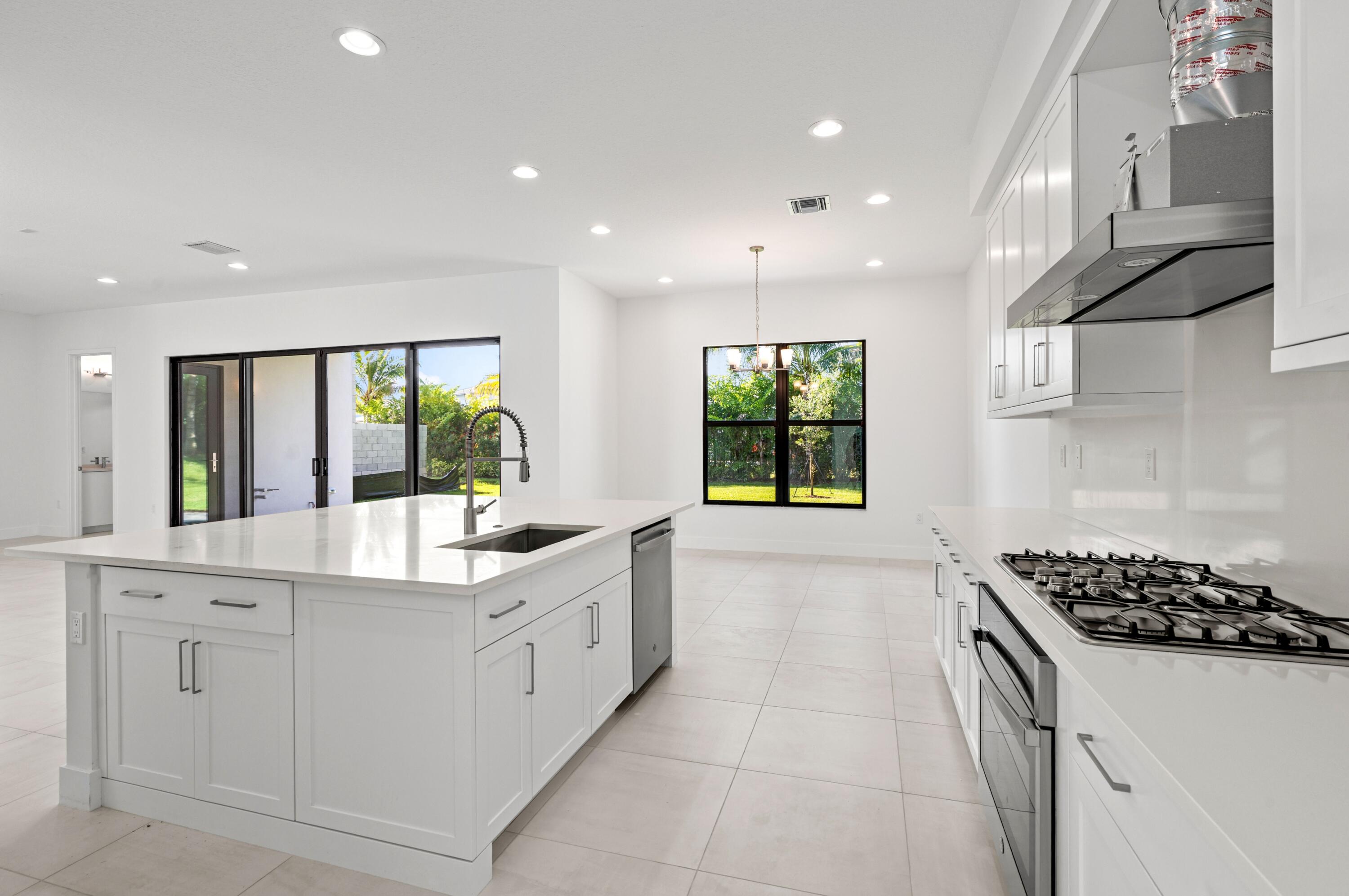 8360 Crystal Downs Avenue Boca Raton, FL 33434 - Photo 11 of 42 Kitchen