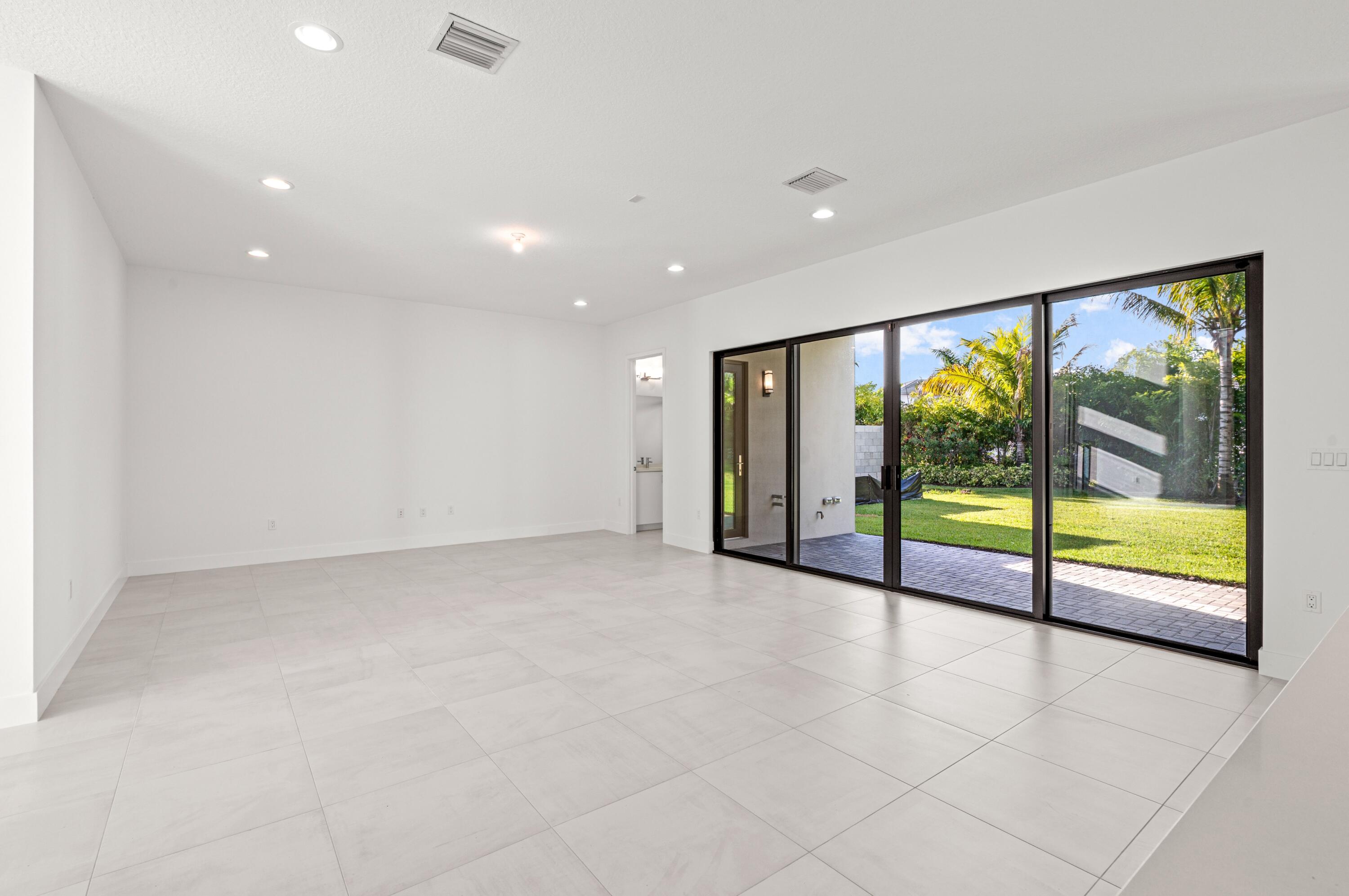 8360 Crystal Downs Avenue Boca Raton, FL 33434 - Photo 5 of 42 Family Room