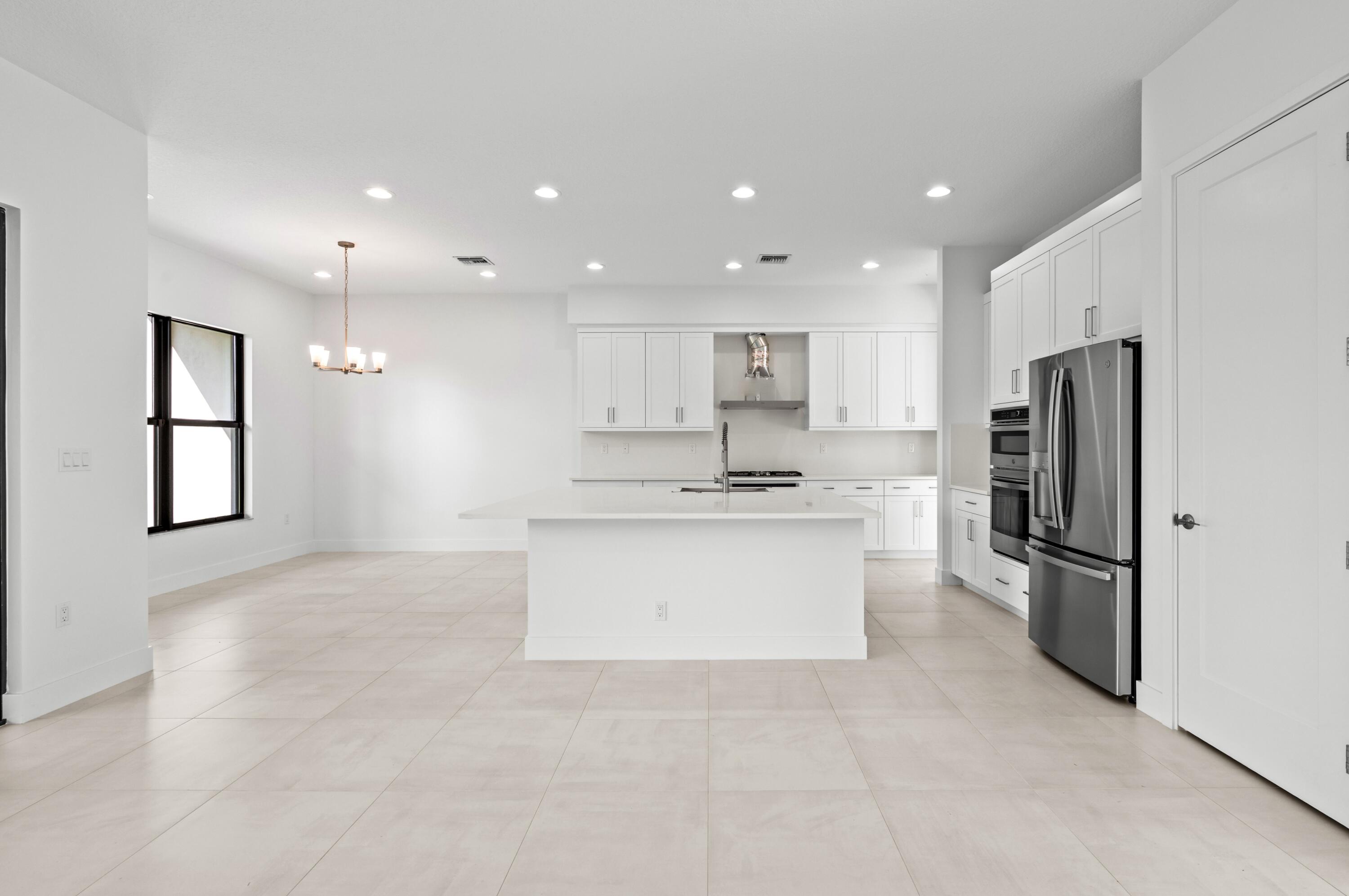 8360 Crystal Downs Avenue Boca Raton, FL 33434 - Photo 7 of 42 Kitchen