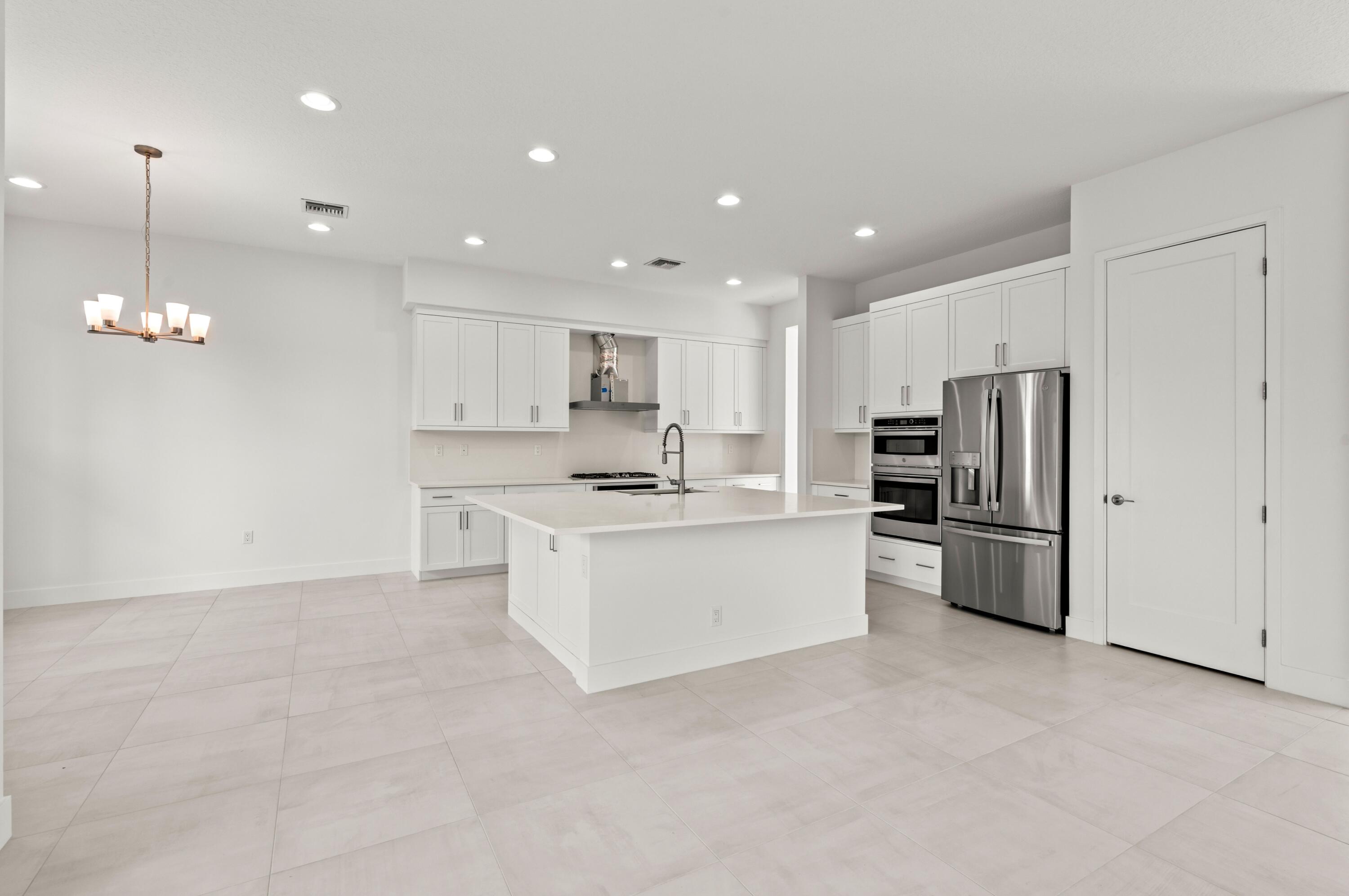 8360 Crystal Downs Avenue Boca Raton, FL 33434 - Photo 8 of 42 Kitchen