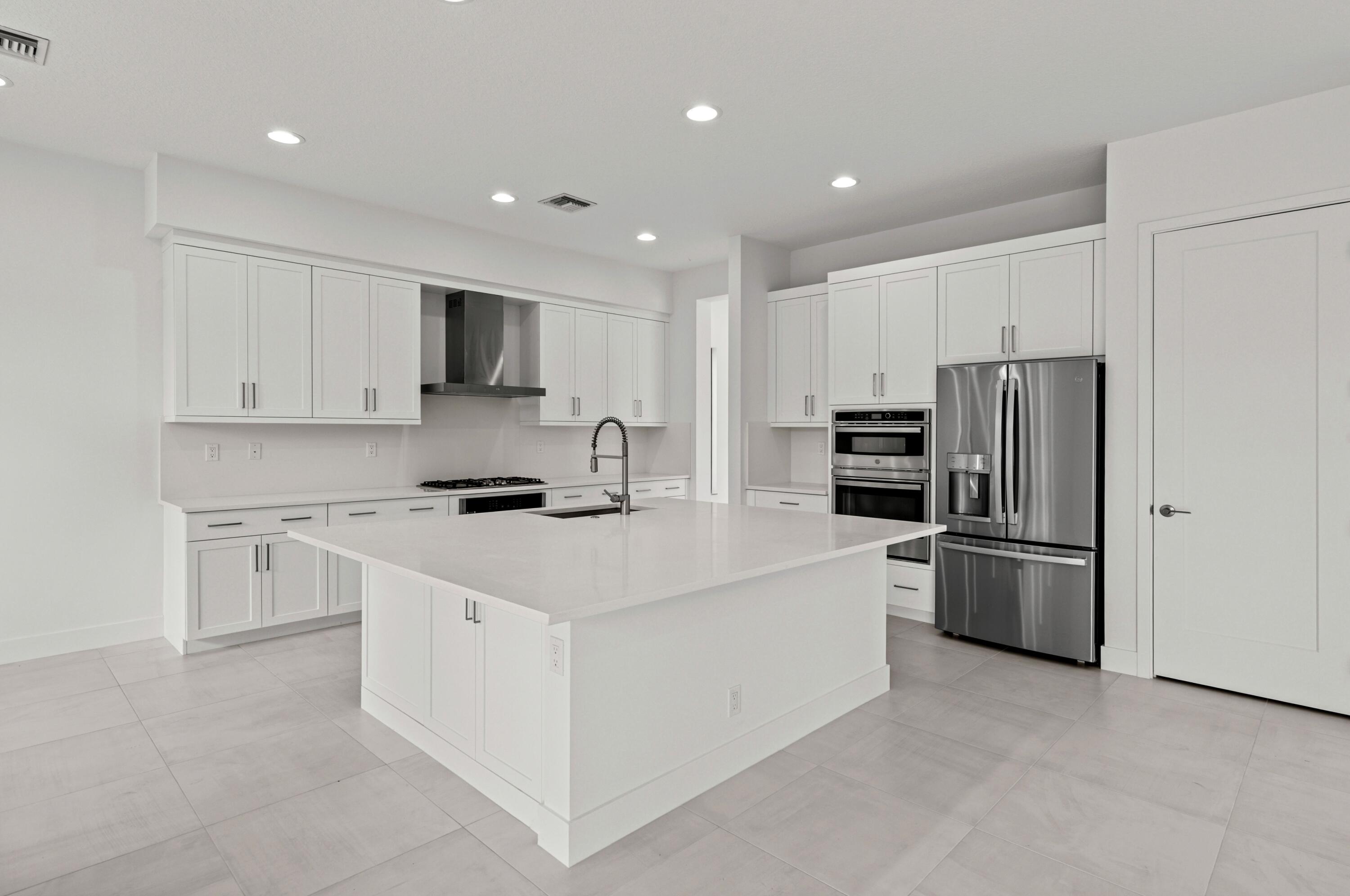 8360 Crystal Downs Avenue Boca Raton, FL 33434 - Photo 9 of 42 Kitchen